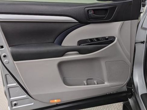 Used 2019 Toyota Highlander LE image 13
