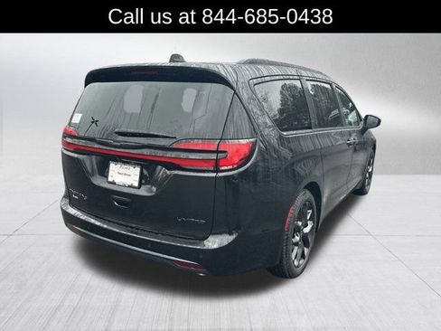 New 2026 Chrysler Pacifica Limited image 5