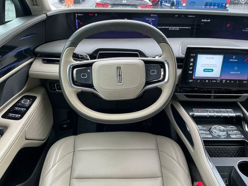 Certified 2025 Lincoln Nautilus Premier image 18