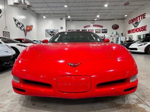 Used 2004 Chevrolet Corvette Coupe w/ Preferred Equipment Group RWD image 29