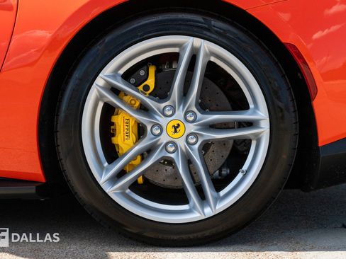 Used 2023 Ferrari 812 GTS Base image 10