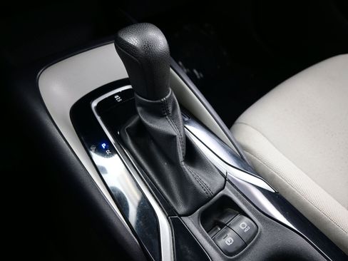 Used 2022 Toyota Corolla LE image 20