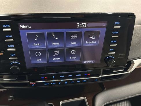 Used 2024 Toyota Sienna LE FWD image 28