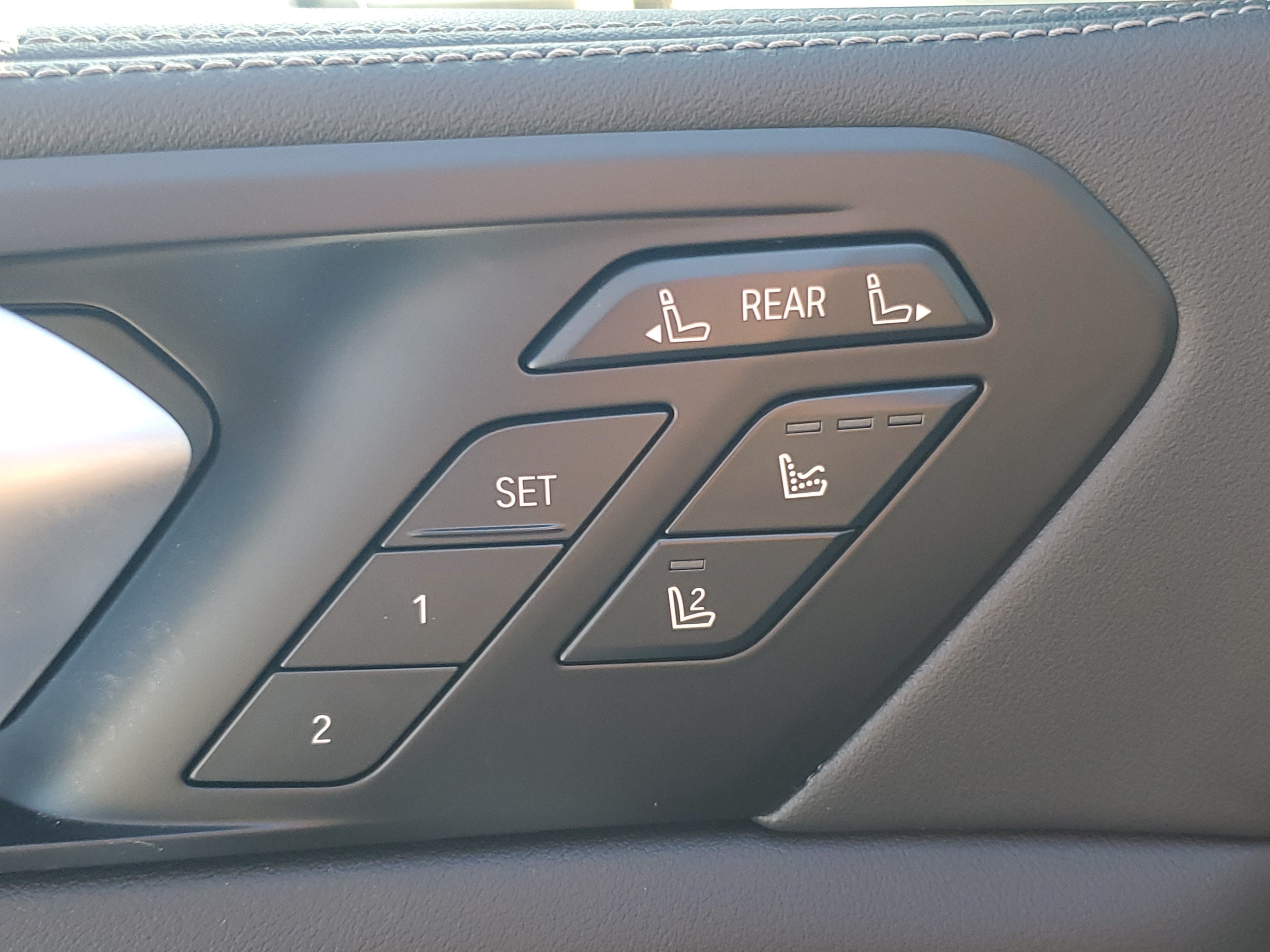 Used 2025 BMW X7 M60i AWD/4WD image 15