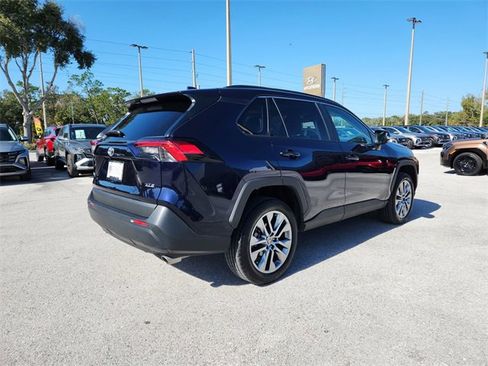 Used 2022 Toyota RAV4 XLE Premium image 3