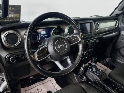 Used 2019 Jeep Wrangler Unlimited Sahara w/ Dual Top Group AWD/4WD image 9