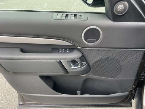 Certified 2024 Land Rover Discovery Dynamic SE image 12