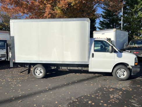 Used 2021 Chevrolet Express 3500 w/ Power Convenience Package image 11