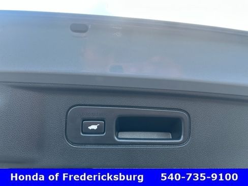 Used 2024 Honda Pilot Touring image 13