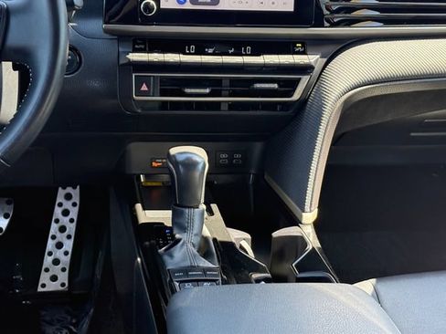 Used 2025 Toyota Camry SE FWD image 17