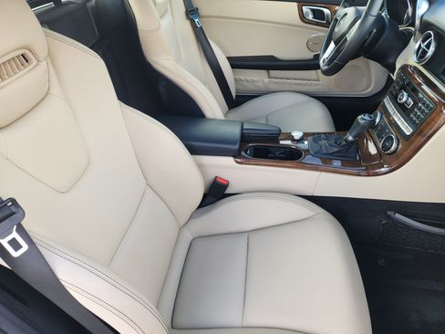 Used 2015 Mercedes-Benz SLK 250 image 14