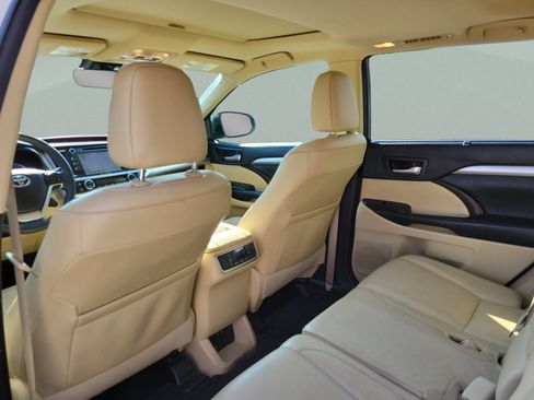 Used 2018 Toyota Highlander XLE FWD image 23
