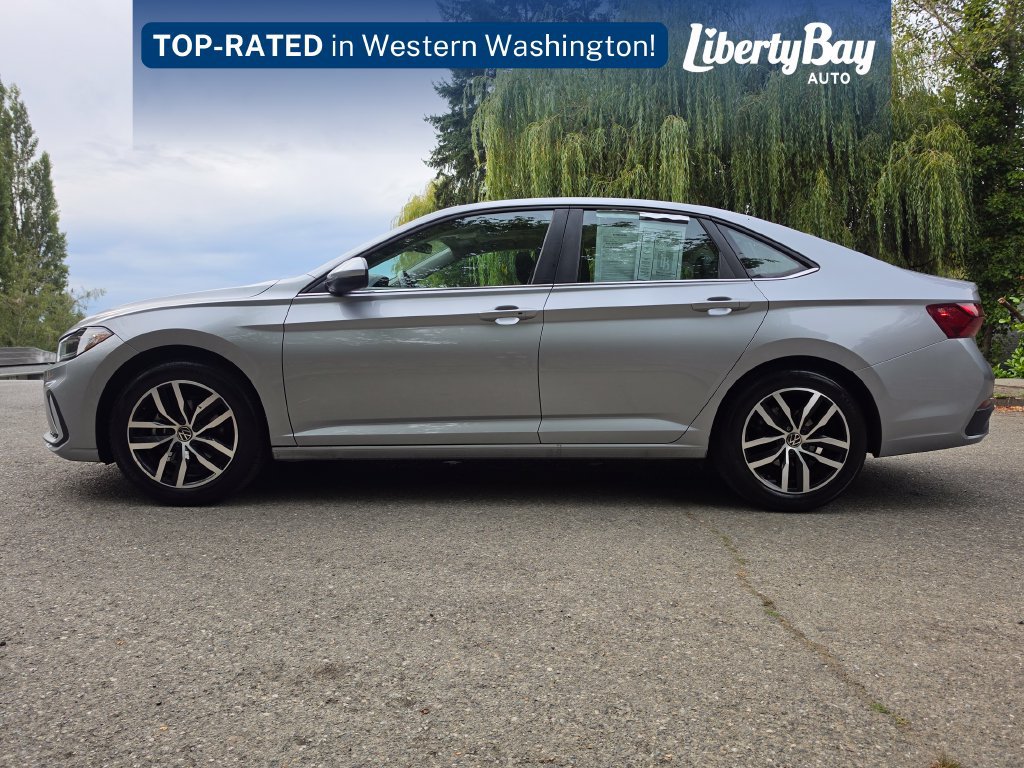 Used 2025 Volkswagen Jetta SE FWD image 8