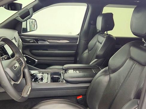 Used 2022 Jeep Wagoneer Series III AWD/4WD image 18