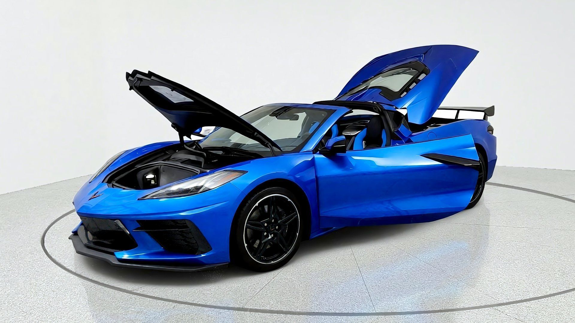 Used 2025 Chevrolet Corvette Stingray Premium Cpe w/ Z51 Performance Package RWD image 9