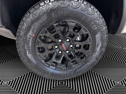 New 2026 GMC Canyon Elevation w/ Convenience Package image 9