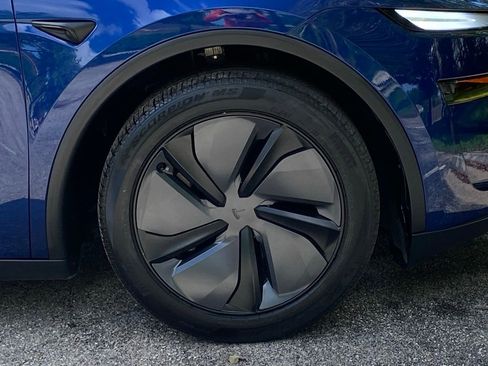 Used 2026 Tesla Model Y Long Range image 12