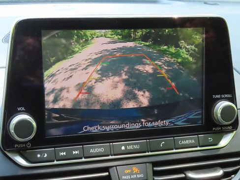 Used 2025 Nissan Altima 2.5 SV FWD image 5