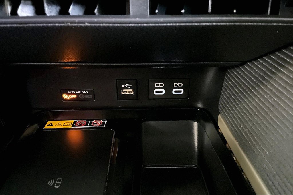 Used 2025 Toyota Camry SE FWD image 16