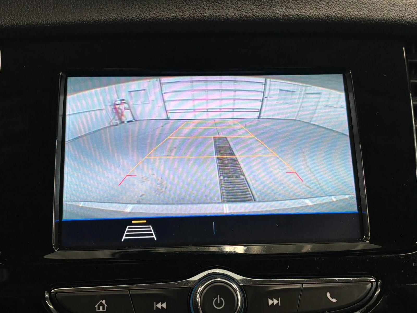 Used 2022 Buick Encore Preferred AWD/4WD image 40