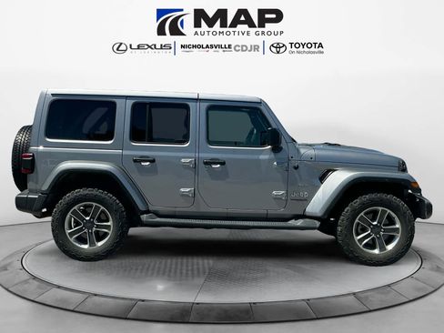 Used 2018 Jeep Wrangler Unlimited Sahara AWD/4WD image 6