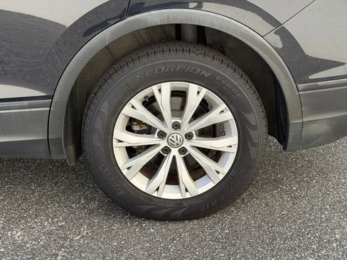 Used 2018 Volkswagen Tiguan S image 2