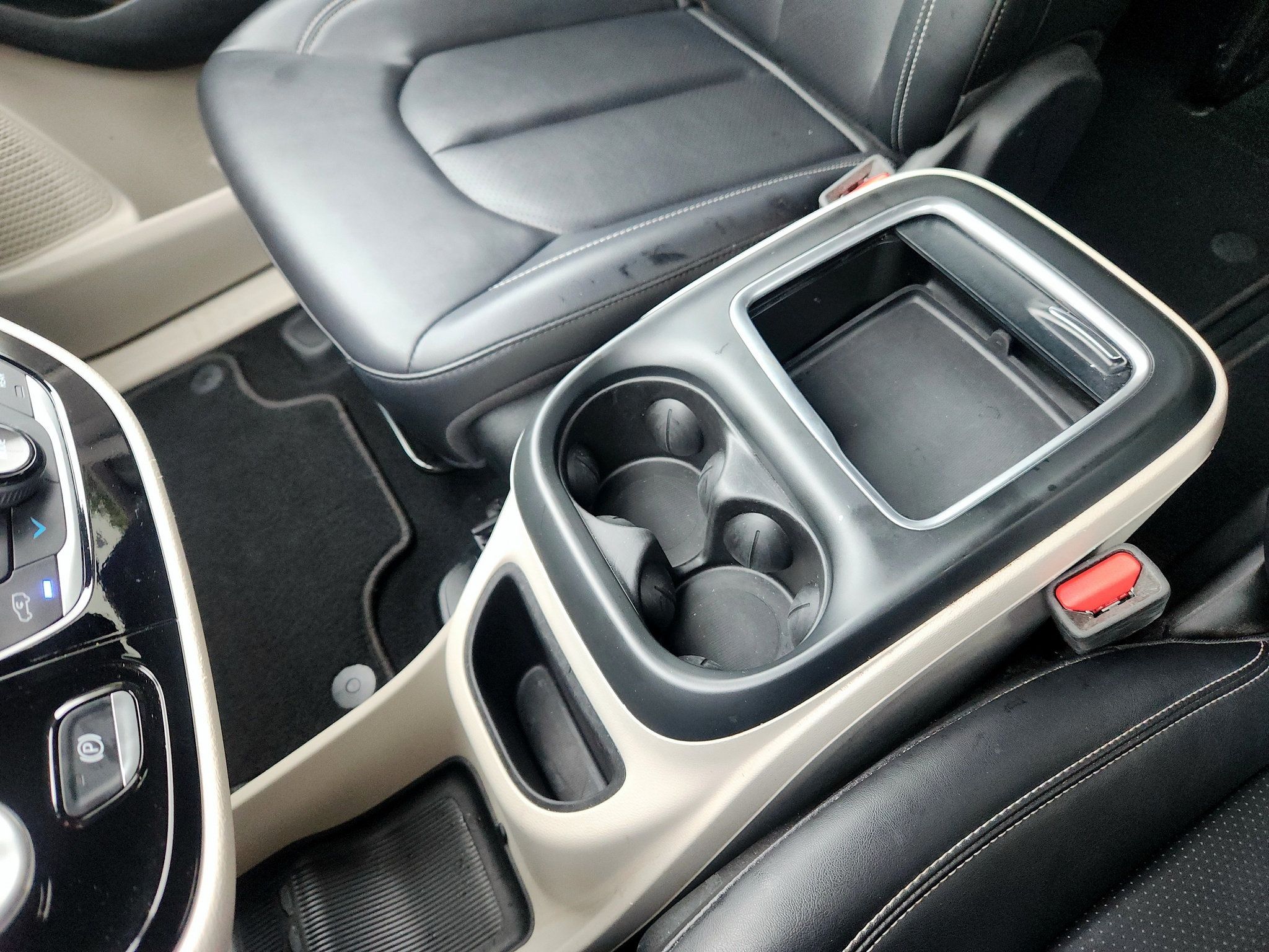 Used 2024 Chrysler Pacifica Touring-L FWD image 29