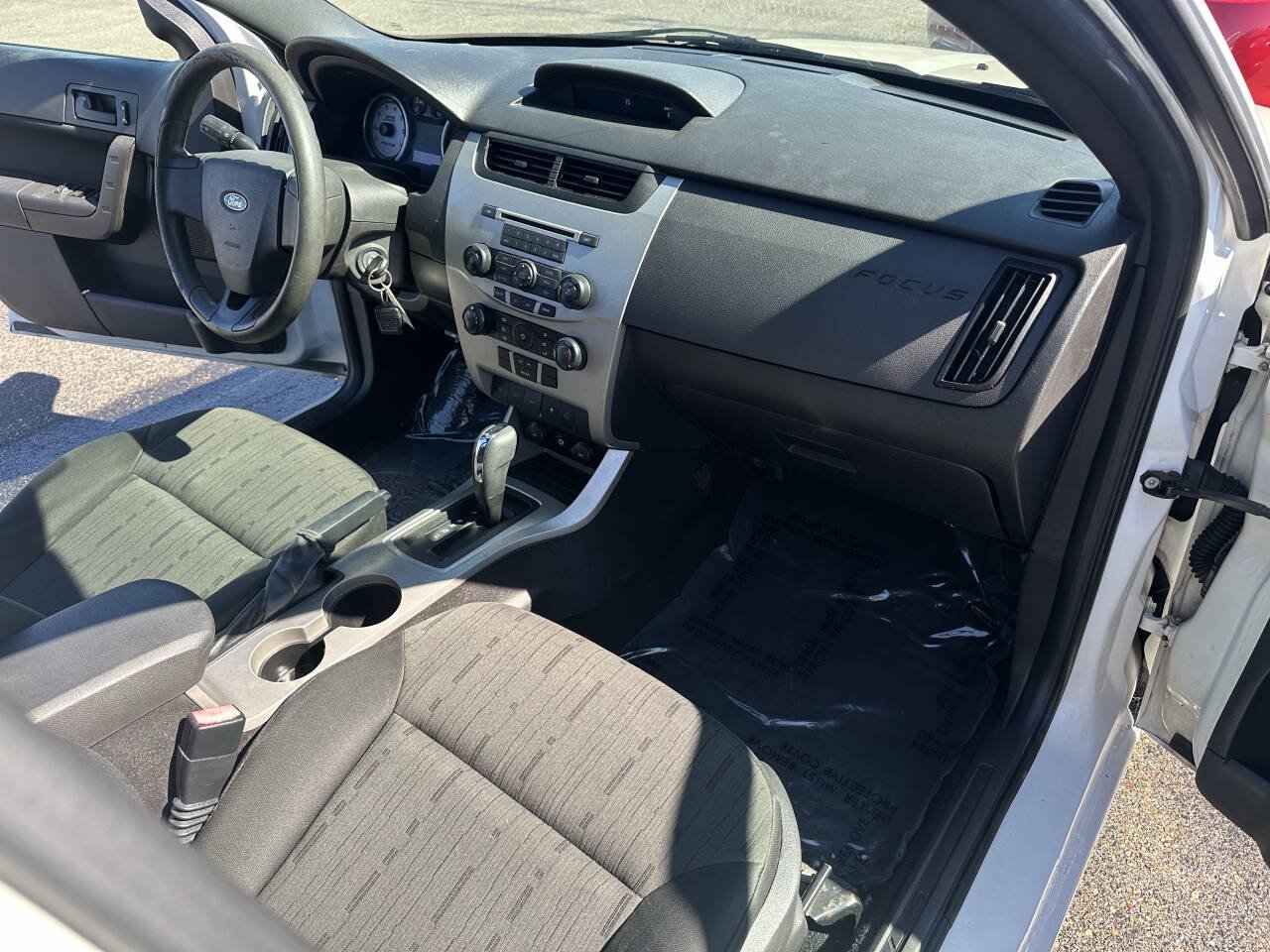 Used 2010 Ford Focus SE FWD image 26