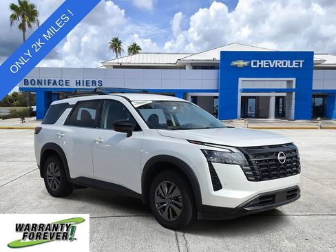 Used 2026 Nissan Pathfinder SV FWD image 1