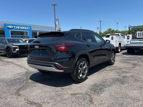 New 2026 Chevrolet Trax LT w/ Driver Confidence Package FWD image 3