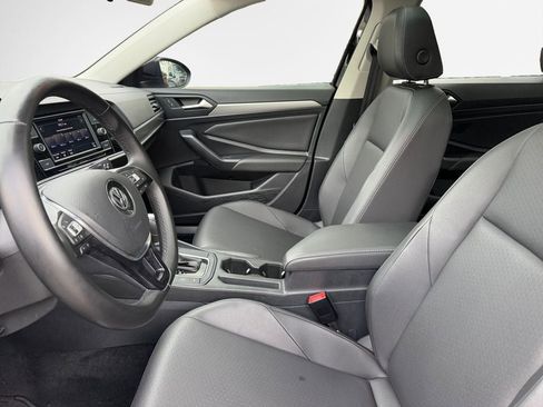 Used 2019 Volkswagen Jetta SE w/ Cold Weather Package FWD image 12