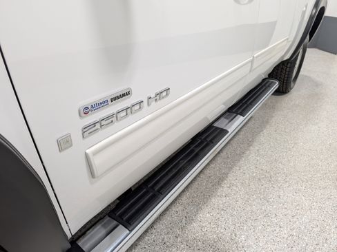 Used 2009 GMC Sierra 2500 SLT w/ SLT Convenience Package image 9