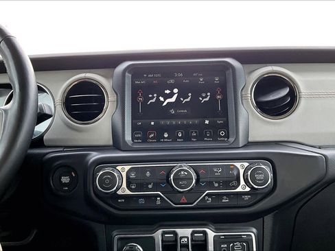 Used 2021 Jeep Wrangler Unlimited Sahara image 33