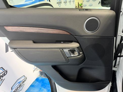 Used 2020 Land Rover Discovery HSE image 18