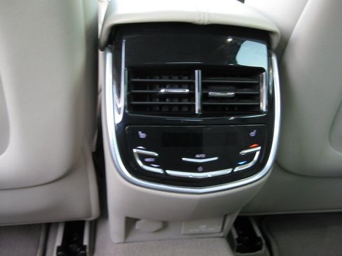 Used 2016 Cadillac XTS Premium image 30