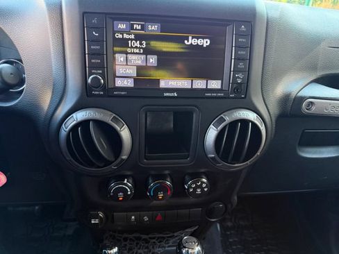 Used 2015 Jeep Wrangler Unlimited Sport AWD/4WD image 7