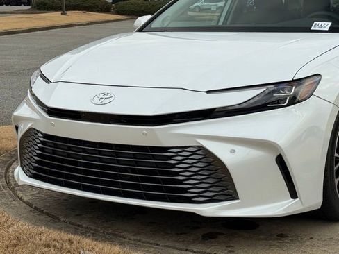 Used 2025 Toyota Camry XLE w/ Premium Plus Package image 10
