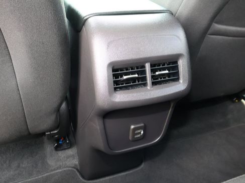 Used 2024 Chevrolet Equinox LT image 12