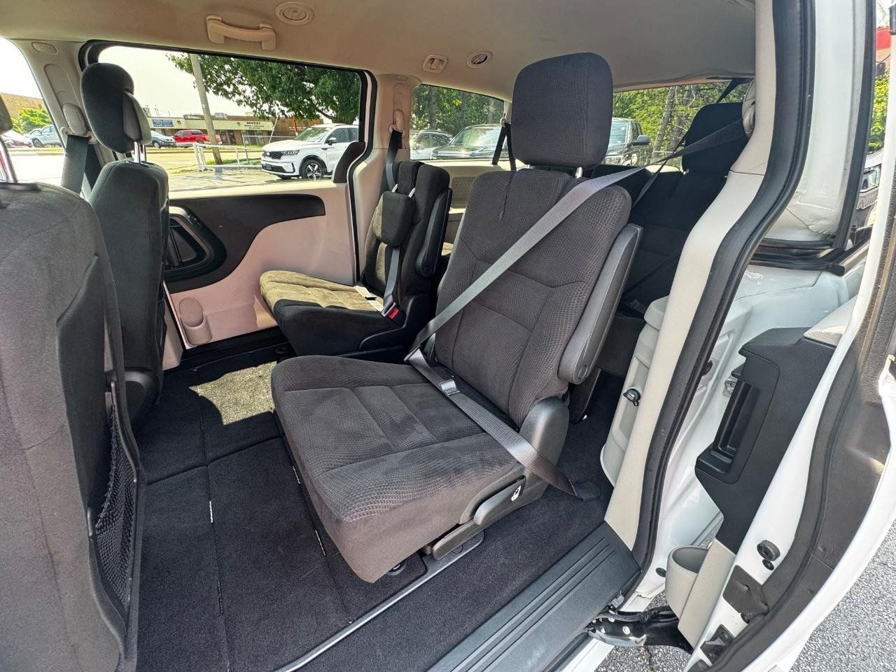 Used 2015 Dodge Grand Caravan SE w/ Quick Order Package 29E SE FWD image 17