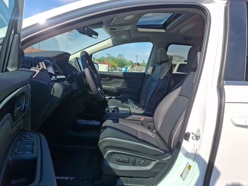 New 2026 Honda Odyssey Touring image 6