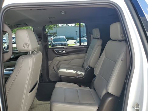 Used 2023 Chevrolet Suburban LT RWD image 14