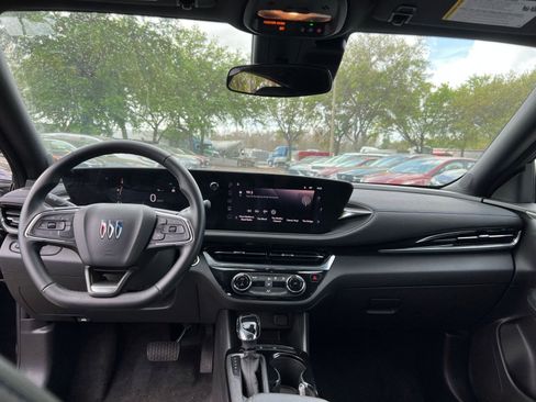Used 2025 Buick Envista Sport Touring image 29