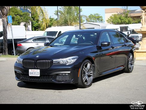 Used 2019 BMW 740i w/ M Sport Package RWD image 4