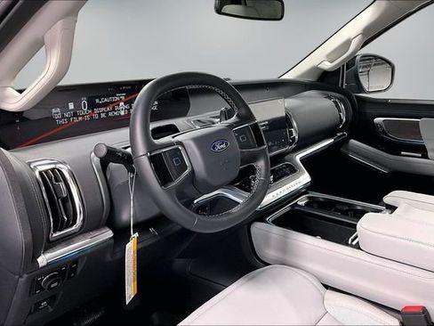 New 2026 Ford Expedition Max Platinum image 9