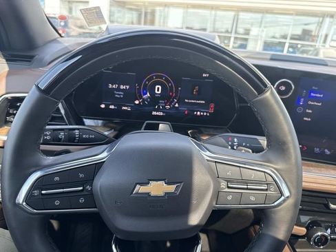 Used 2025 Chevrolet Suburban High Country AWD/4WD image 37