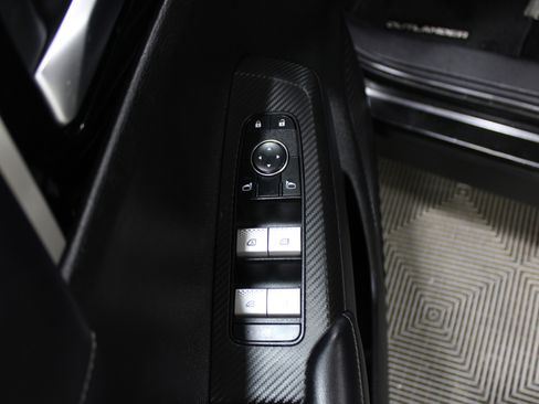 Used 2022 Mitsubishi Outlander SE image 7