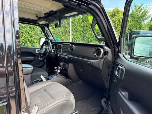 Used 2022 Jeep Gladiator Sport AWD/4WD image 16