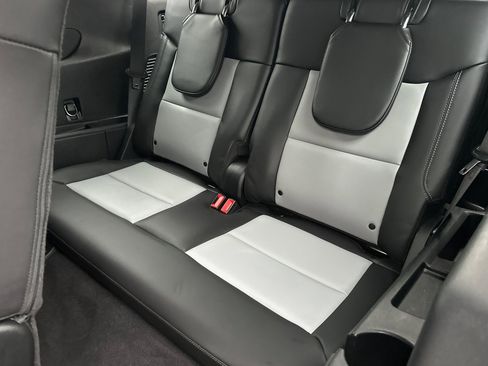 Used 2022 Ford Explorer XLT w/ Equipment Group 202A image 15