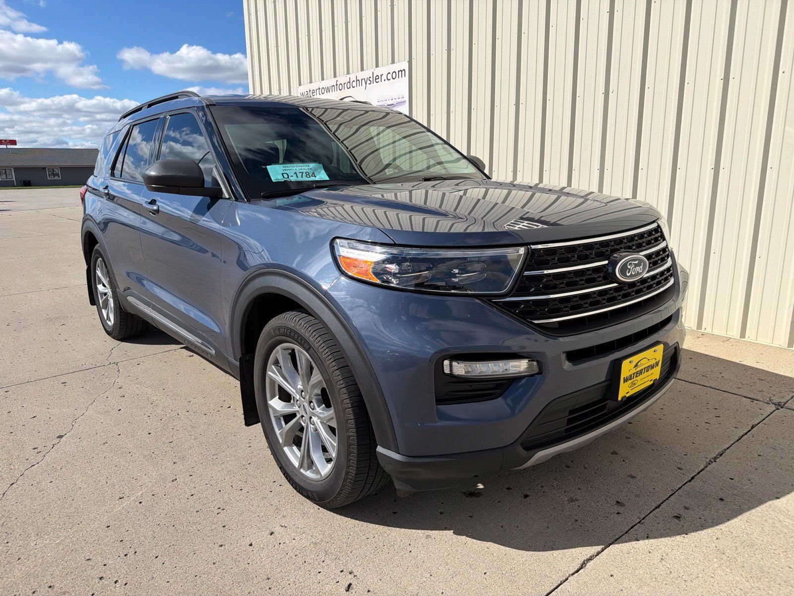 Used 2021 Ford Explorer XLT w/ Equipment Group 202A AWD/4WD image 2