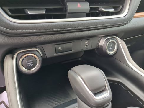 Used 2025 Toyota Grand Highlander AWD image 25